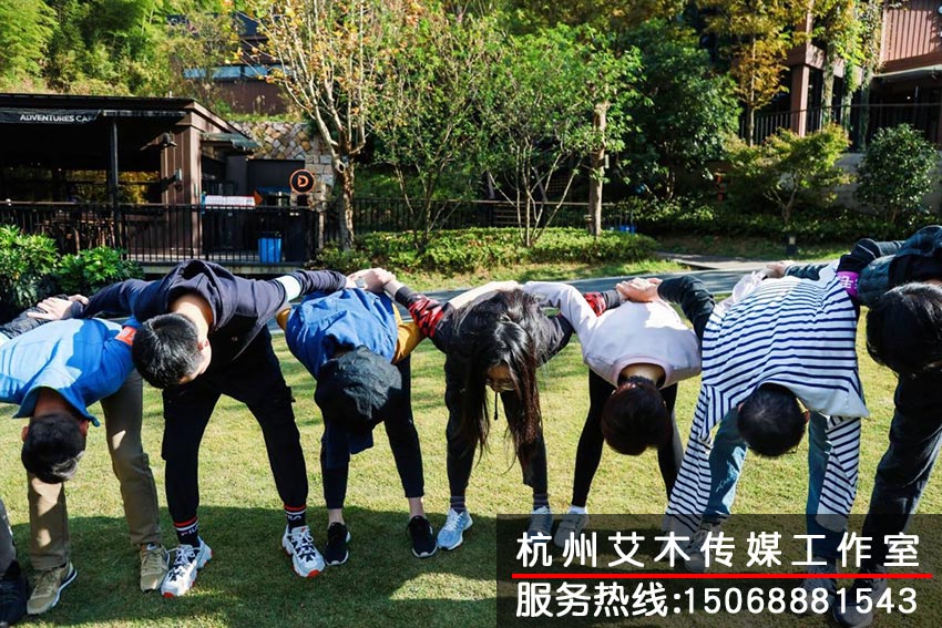團隊成員戶外訓(xùn)練基地集體活動拍攝